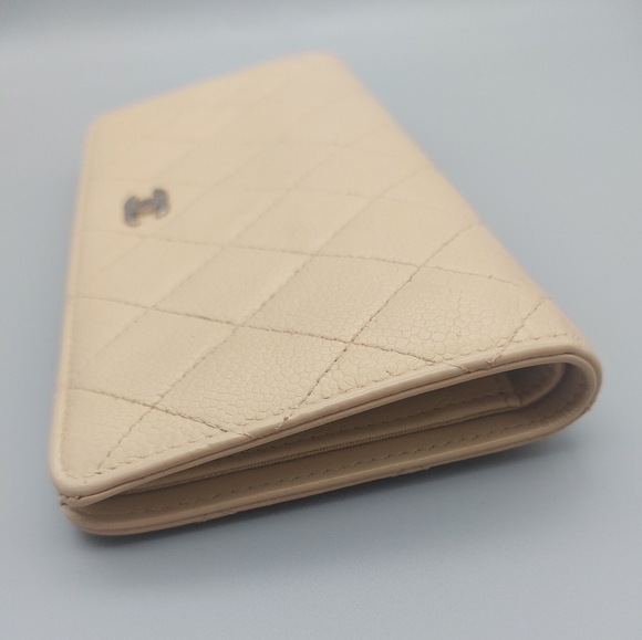 💮CHANEL Beige Quilted Leather Wallet💮 - Picture 7 of 17